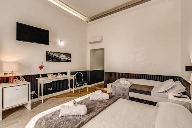 Hotel Smart Lux Roma Centro Esterno foto