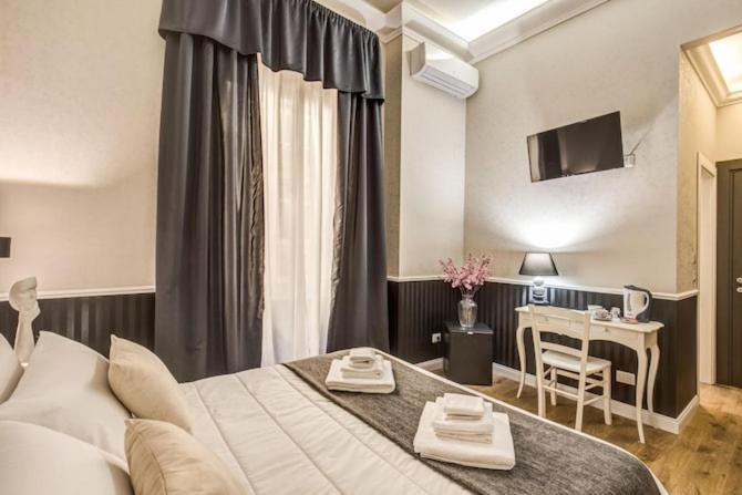 Hotel Smart Lux Roma Centro Esterno foto