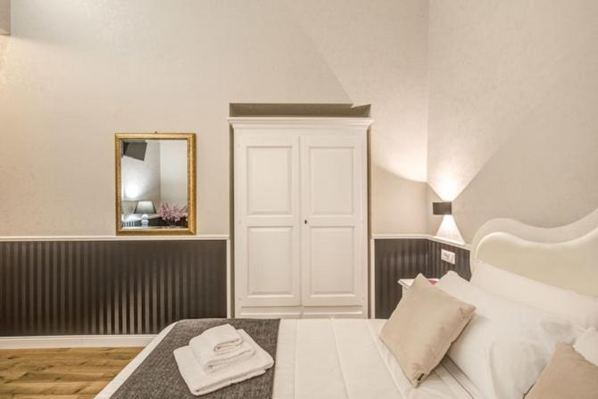 Hotel Smart Lux Roma Centro Esterno foto