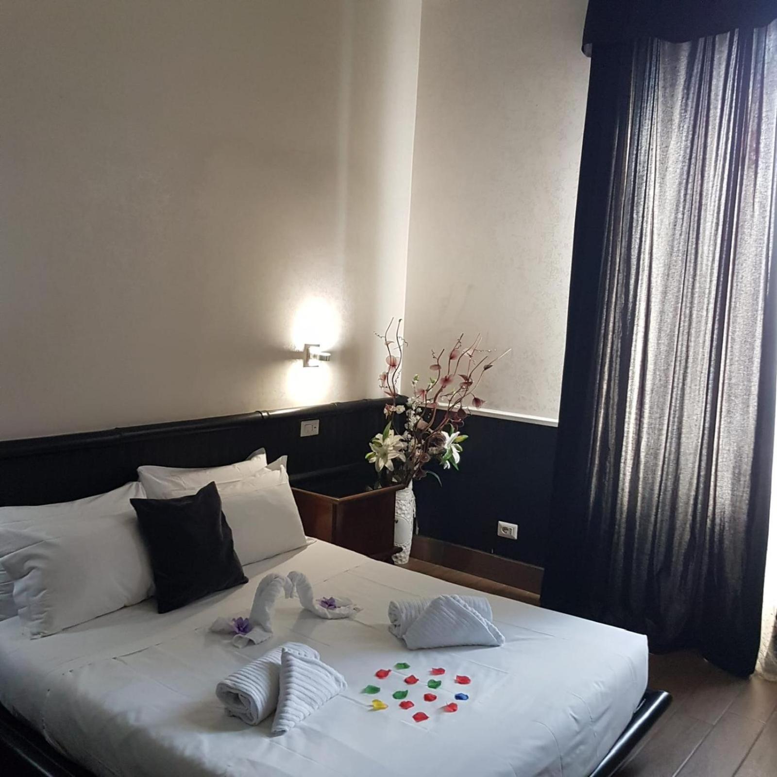 Hotel Smart Lux Roma Centro Esterno foto
