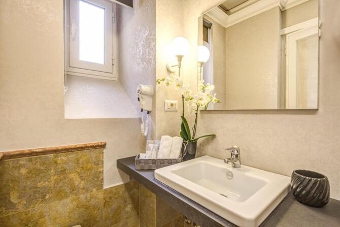 Hotel Smart Lux Roma Centro Esterno foto