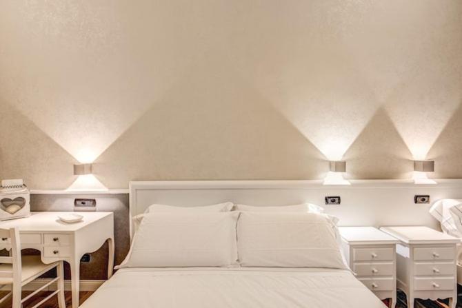 Hotel Smart Lux Roma Centro Esterno foto