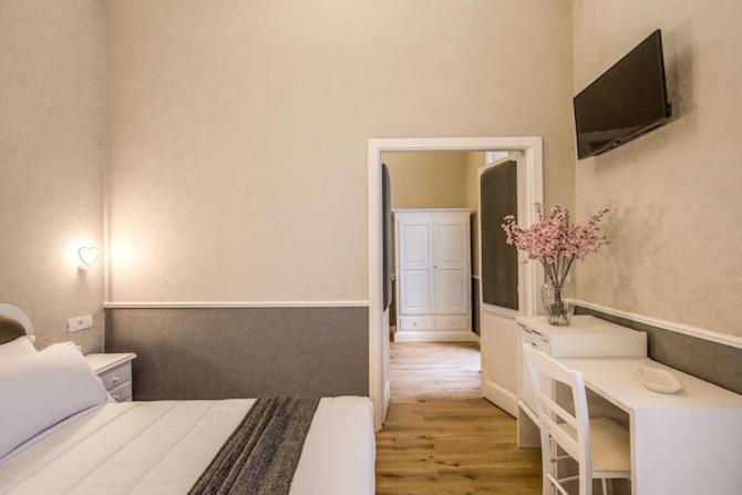 Hotel Smart Lux Roma Centro Esterno foto
