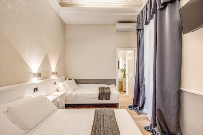 Hotel Smart Lux Roma Centro Esterno foto